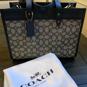 New Coach Field Tote 30 in Signature Jacquard